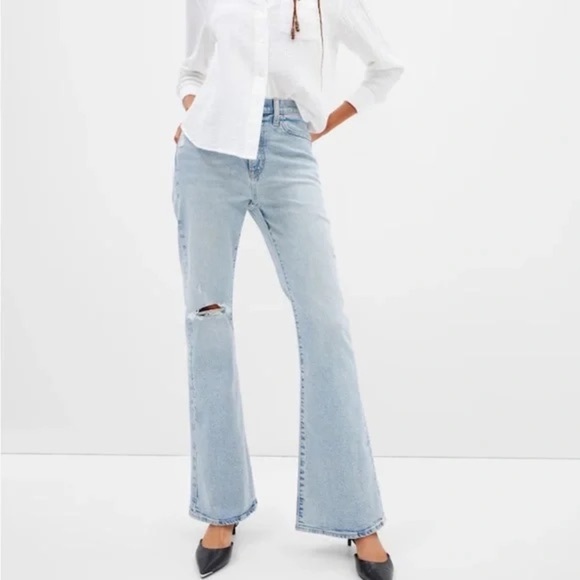 GAP 70's Flare High Rise Jeans in Light Destroy 8 - Picture 1 of 7